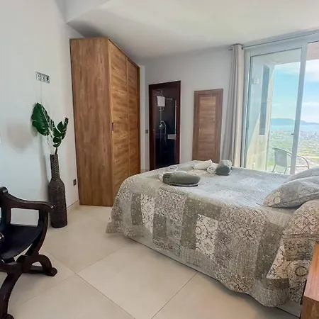 Villatierra. Luxury Villa. Views In *