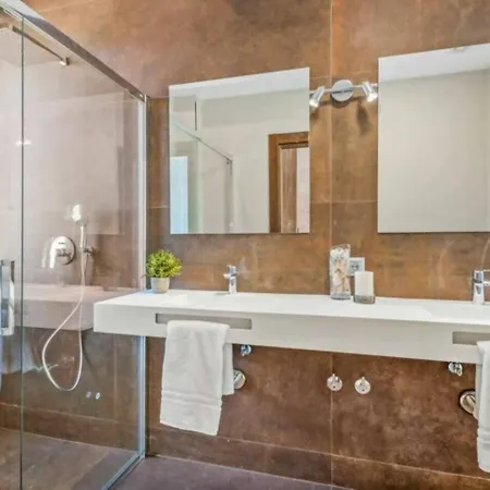 Villatierra. Luxury Villa. Views In